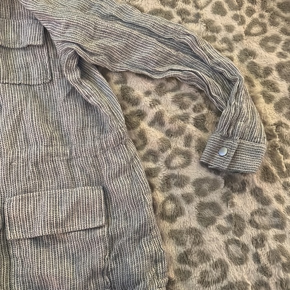 Cute lightweight jacket! - Picture 4 of 4